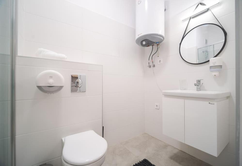 Mycampus 1 Bdrm, Stay 4, Free Parking, Garden, Self Check-In Софія Екстер'єр фото